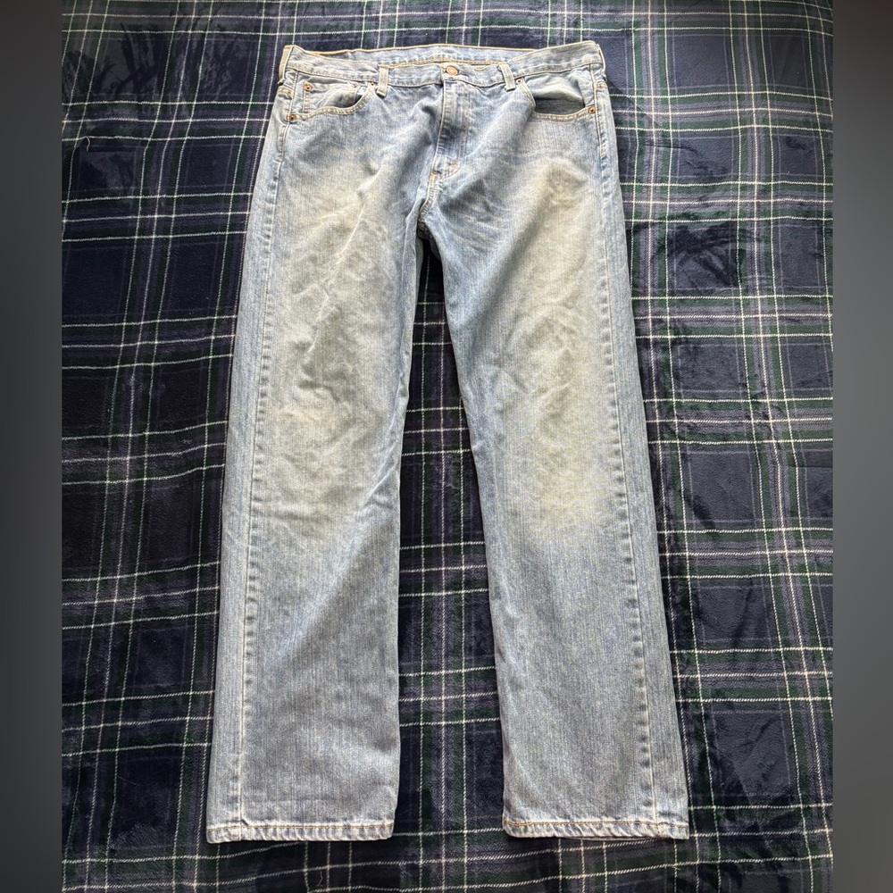 Light Wash Men’s Levi’s Straight Leg Jeans. Size 36x32.